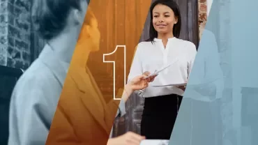 Colaboración en oficina con presentación de gráficos.